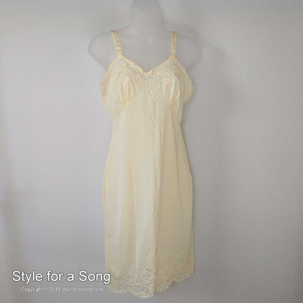 Vintage Buttercream Pastel Yellow Full Slip 34